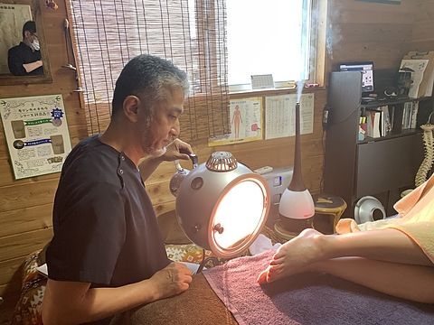 光線治療 | 静岡市清水区の鍼灸整体院 癒し隠れ家 楽体